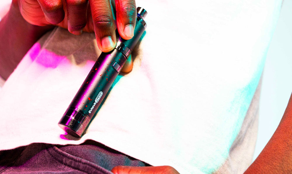 Man discreetly pulling Wulf Evolve Maxxx out of pocket
