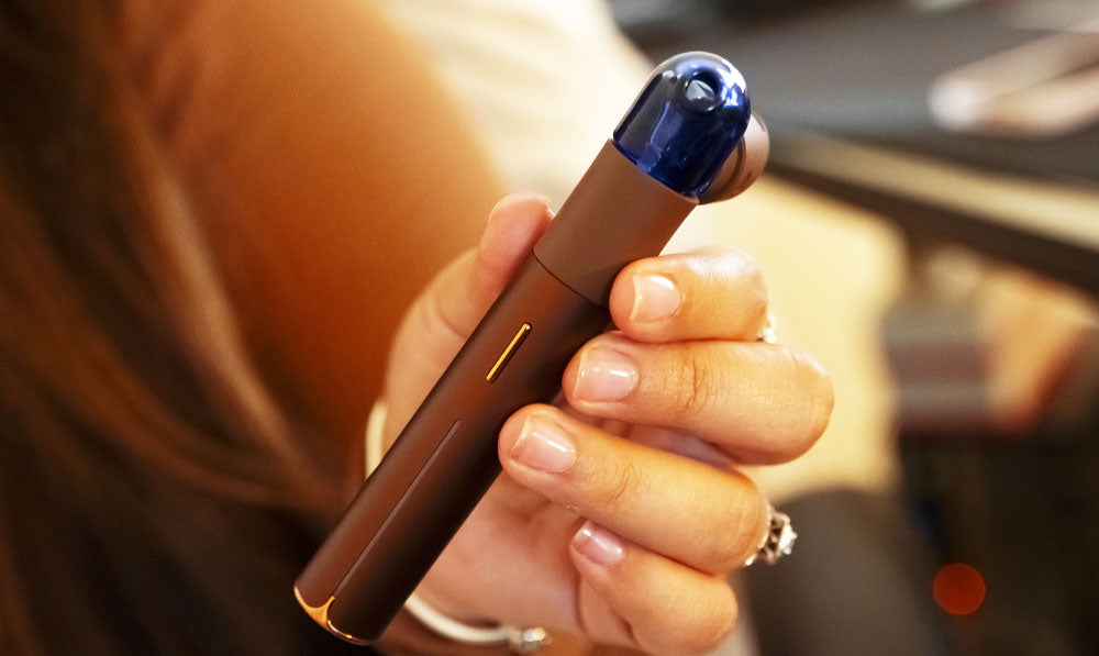 Woman holding Wulf Loon Puffco Pivot top attached to Pivot