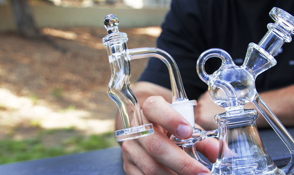 Person holding a WULF Zag banger in a dab rig