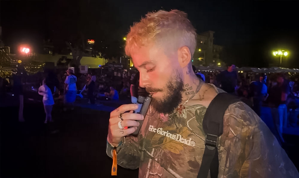 Pad Daily using the Puffco Pivot with Wulf Glass Attachment